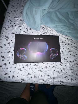 Oculus Quest VR Headset Box all in one