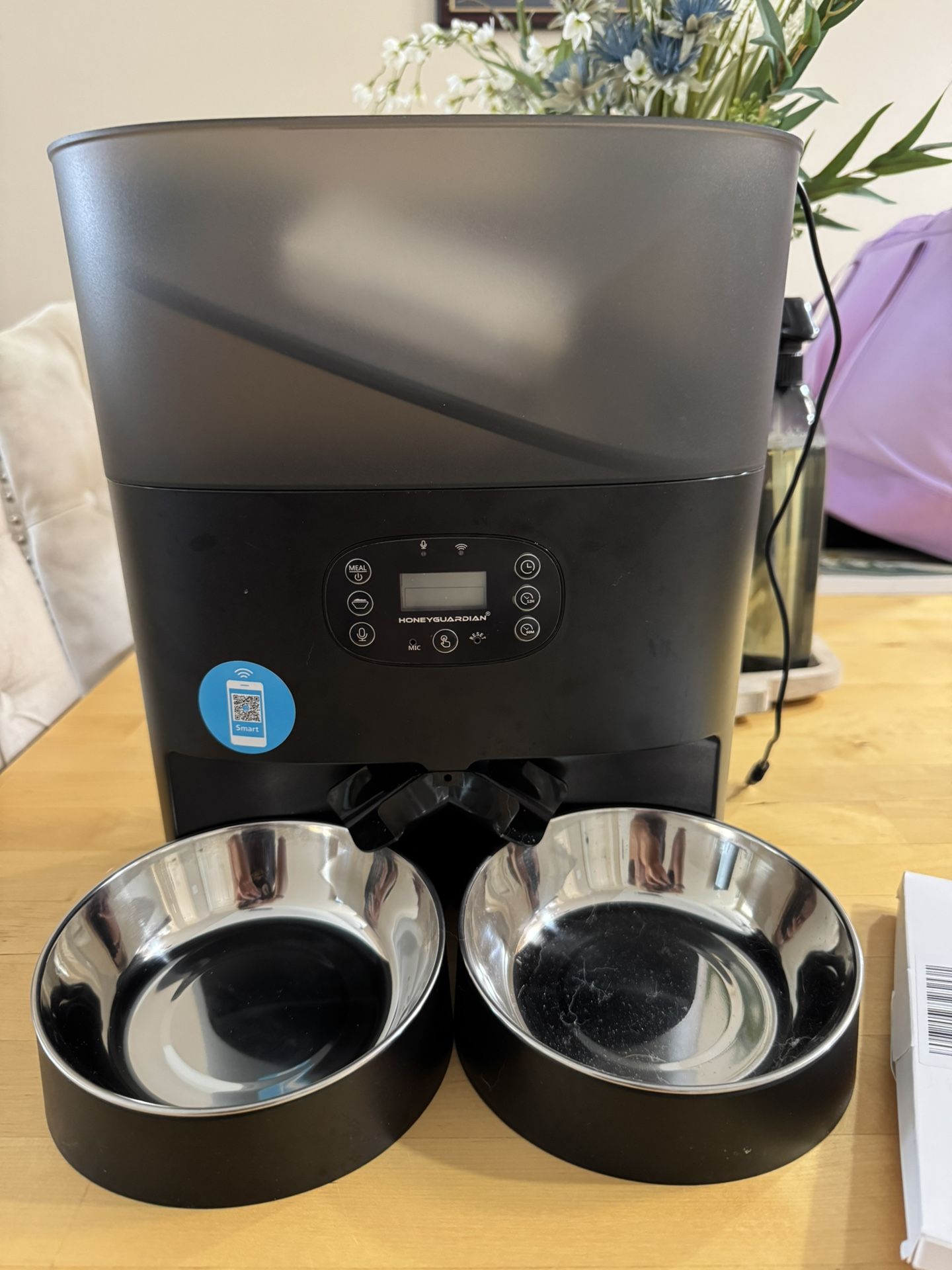 Like New WiFi Dual Auto Cat Feeder
