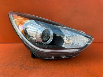 2017 2018 2019 Kia Niro Right Passenger Side Halogen Headlight OEM 92102-G5