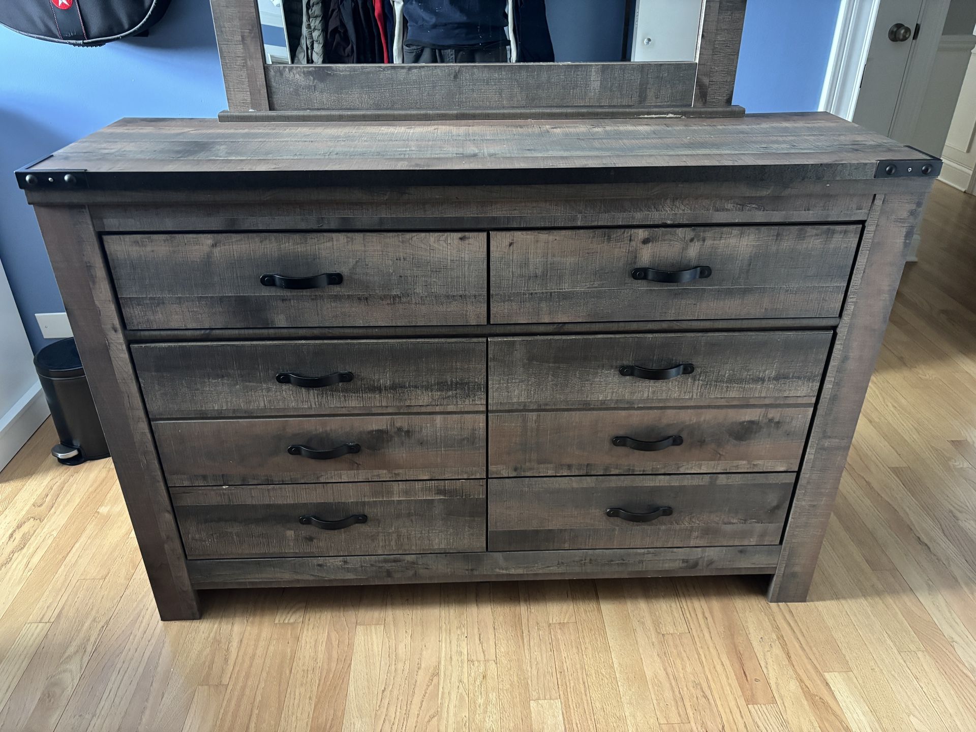 6/8 Drawer Dresser With Mirror