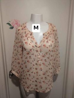 New women’s top size medium