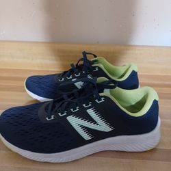 New Balance Tennis Shoes