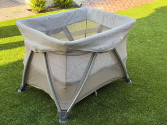Nuna Sena pack and play bassinet crib