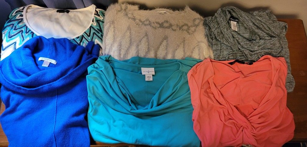 Lot Of Women's Tops Size Small 