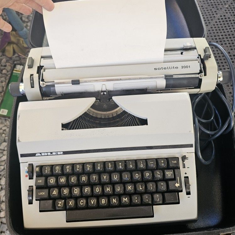 Vintage Adler Satellite 2001 Electric Typewriter W Case 1970s Work