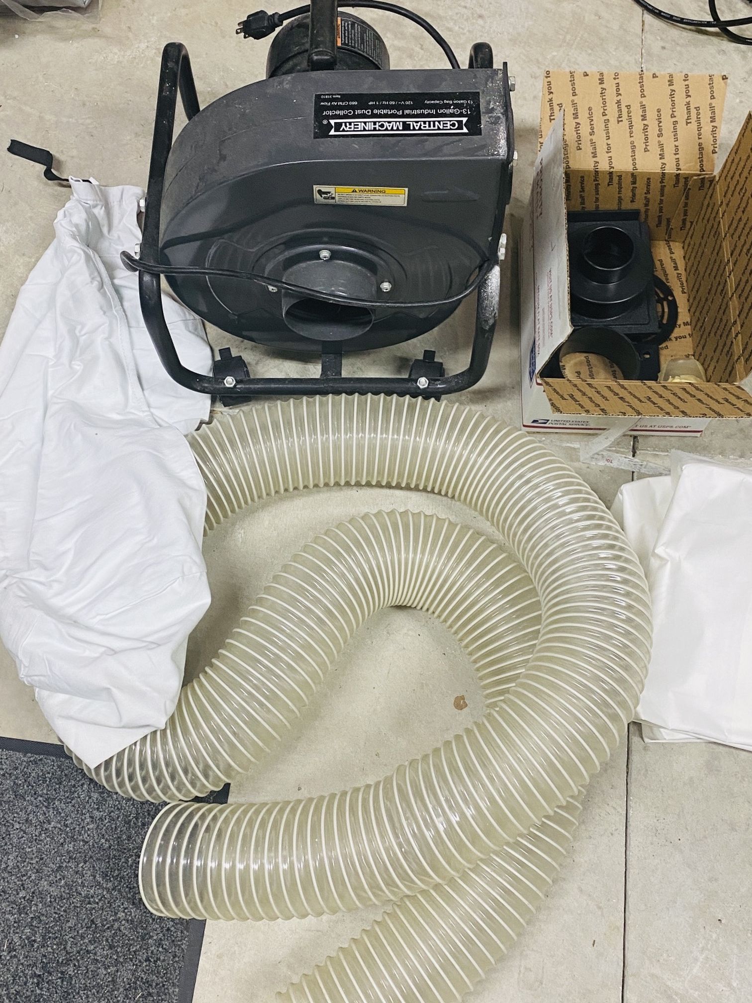 Central Machinery Dust collector 1hp 13 Gallon bag and more 4” hose for