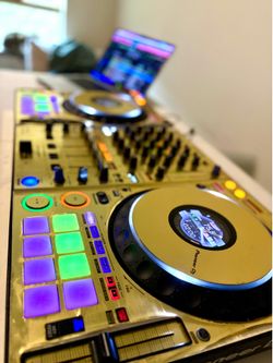Pioneer DDJ-1000 w/Odyssey Flight Case