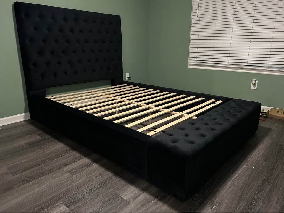 Get this amazing π deal on this brand new BLACK Queen SIZE STORAGE BEDFRAME $495