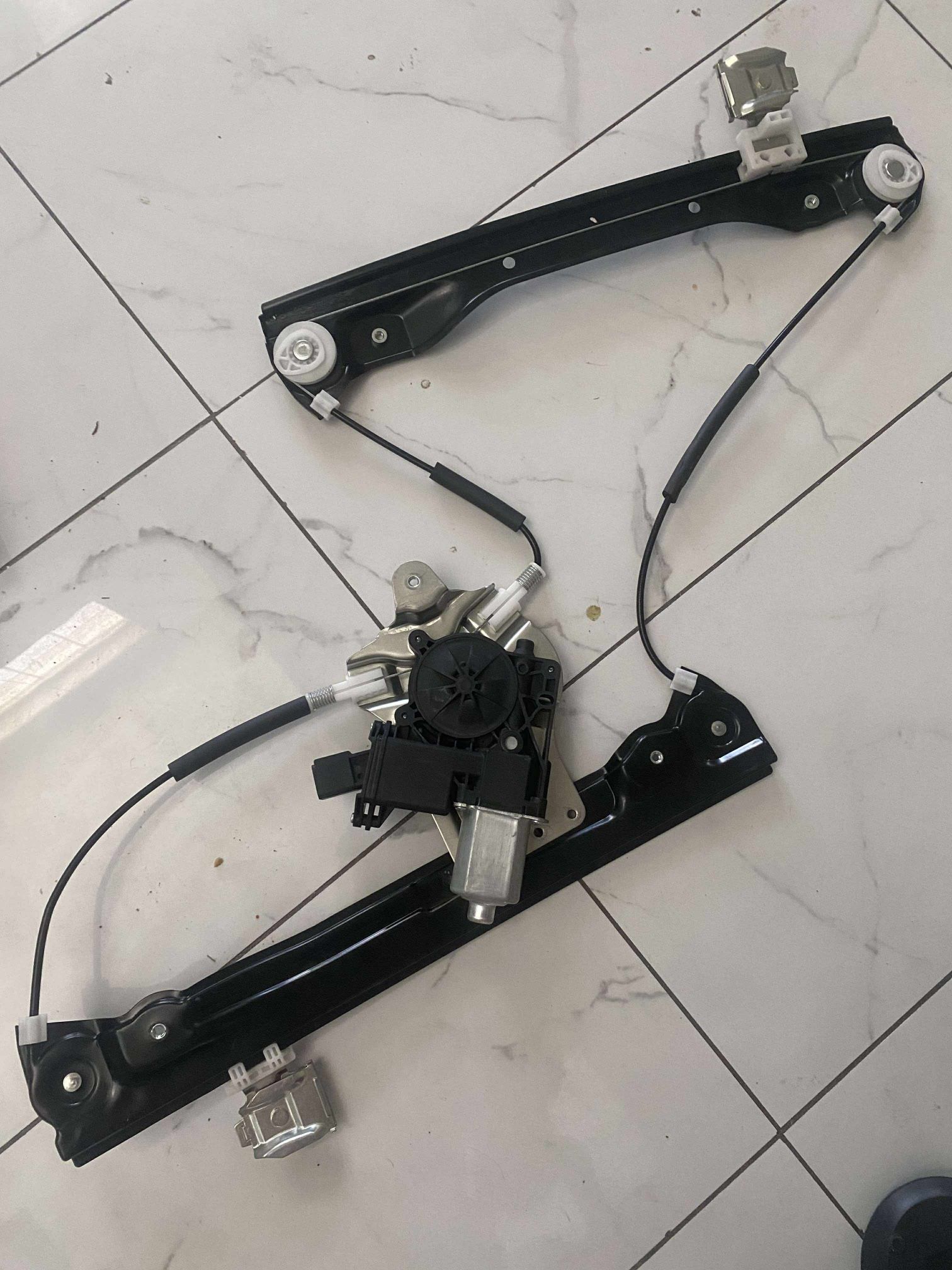 2015 CHEVY CRUZE OEM FRONT LEFT SIDE WINDOW REGULATOR ASSEMBLY #M4143W (A8255)