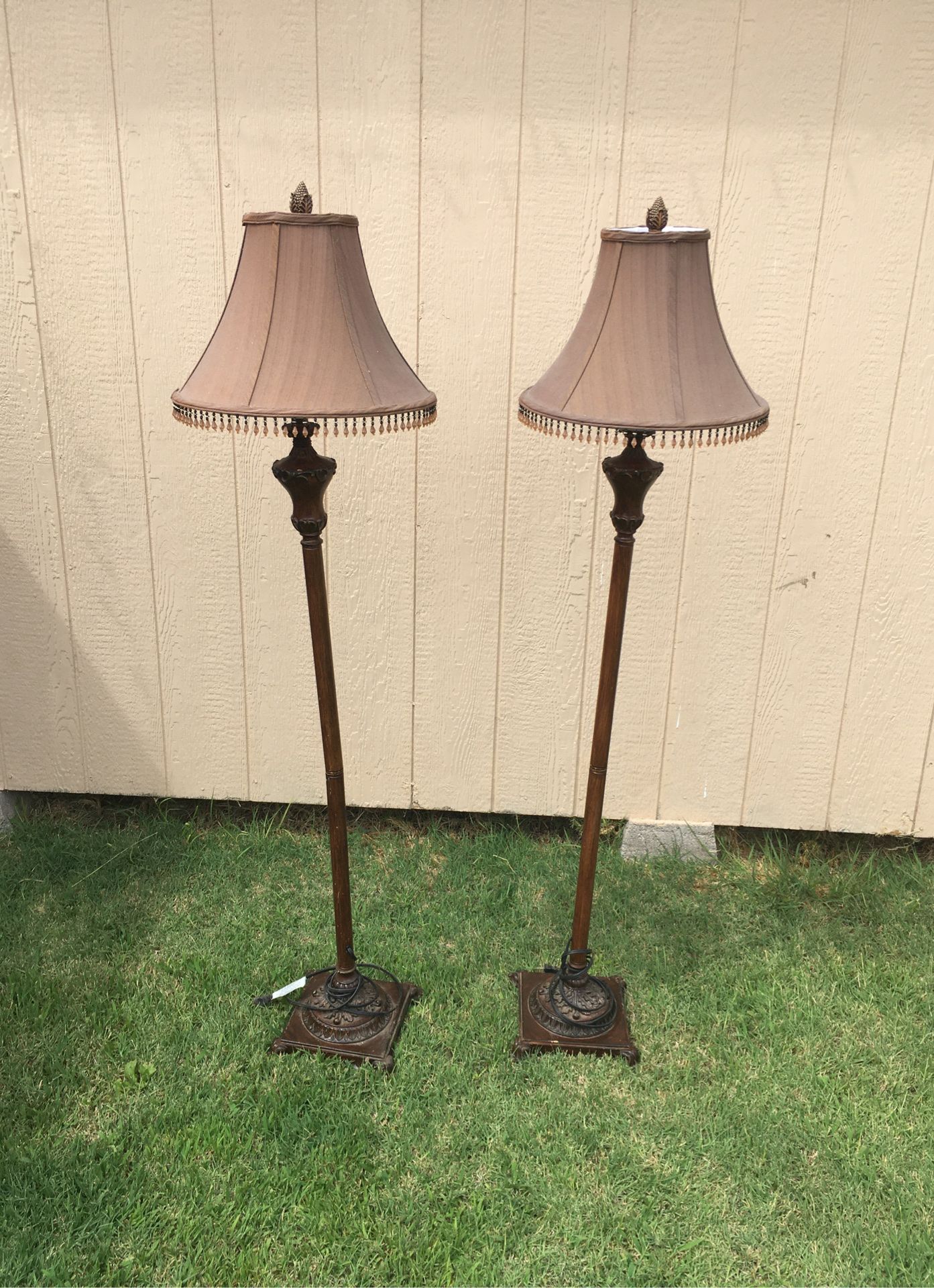 2 floor lamps