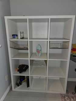 Bookcase with gold baskets