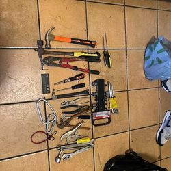 SET OF TOOLS (45$)