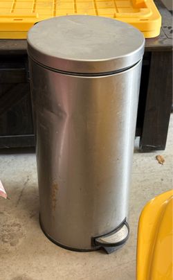 Stainless Steel Round Step Garbage Bin 7.9 Gallon