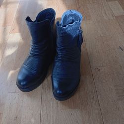 Leather  Boots Size 8 But Fits 7