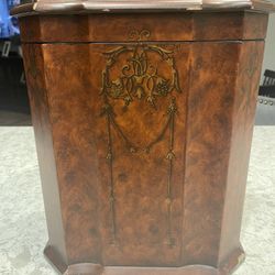 BOMBAY CO Continental Wooden Style Wine Caddy 15”x12”x10”.