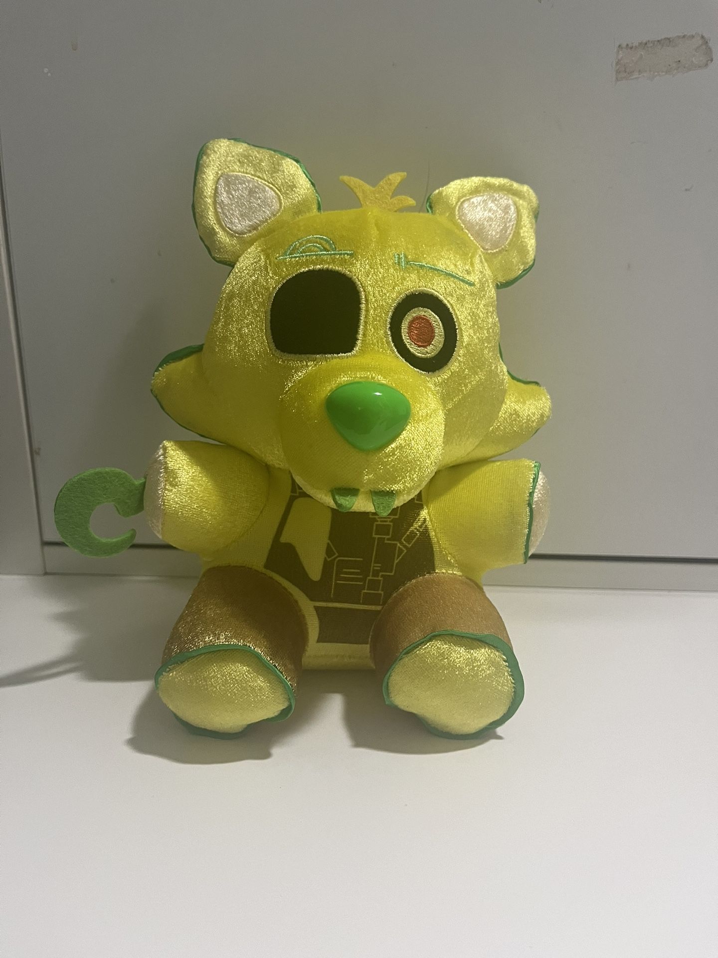 FNAF FUNKO Special Delivery Hot Topic Exclusive Inverted Radioactive Foxy Plush 8” Inch
