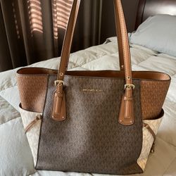 Michael Kors Voyage Tote Bag
