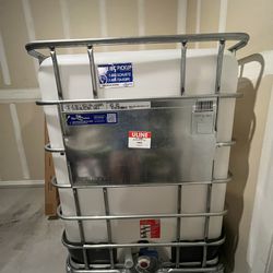 330 Gallon IBC Water Tank with Steel Pallet + Pump