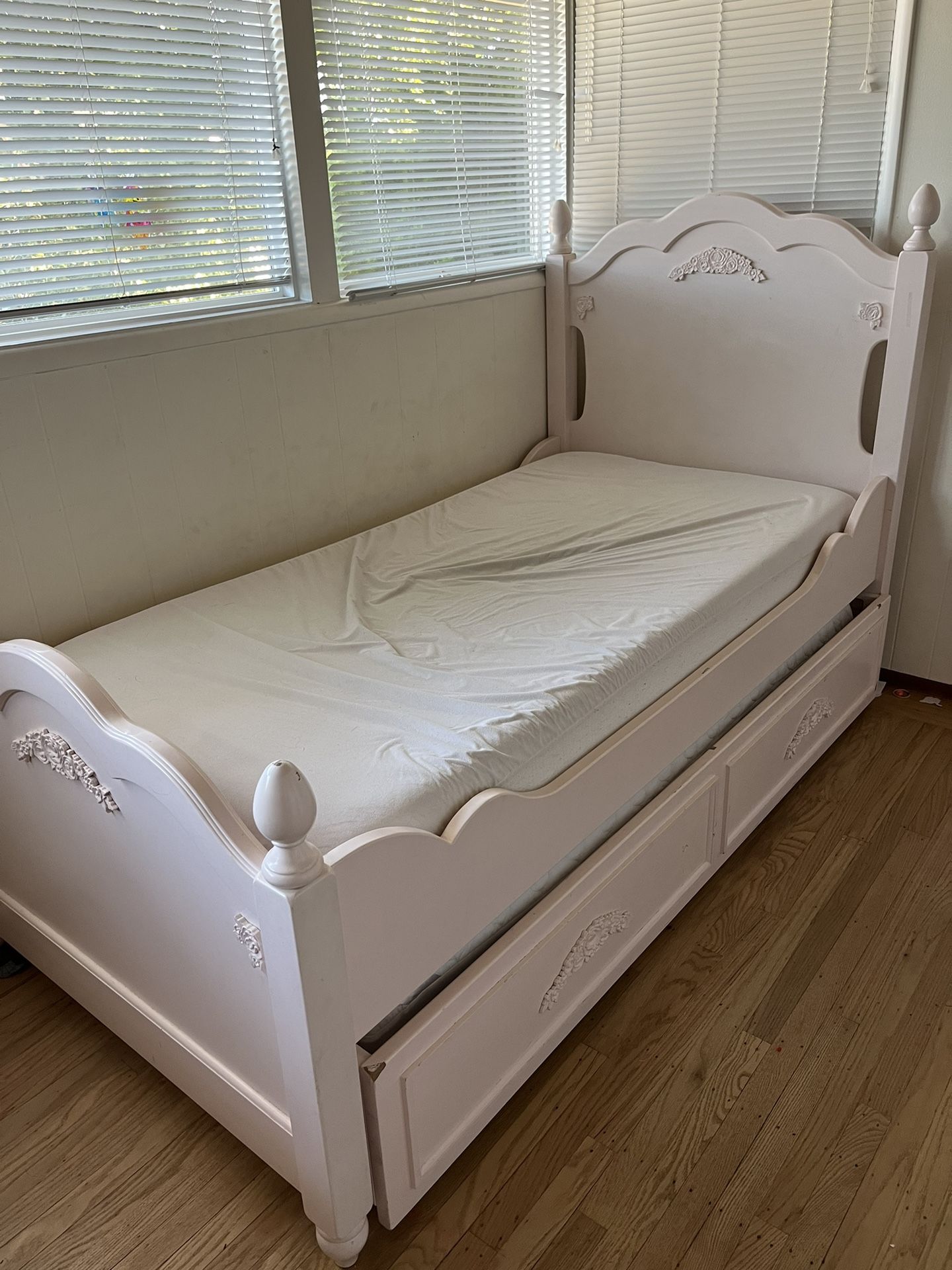 Pink CafeKids Solid wood Bedroom Set (Twin Trundle)