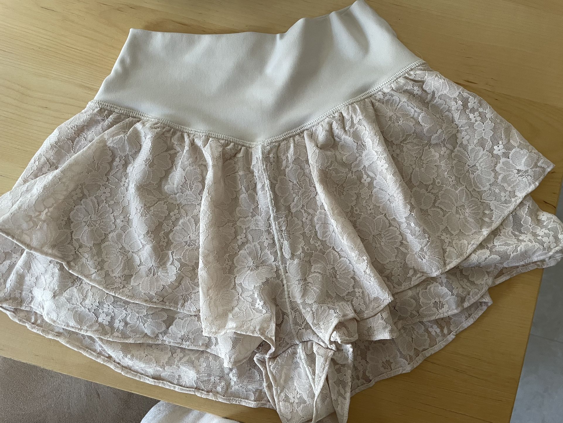 Aerie Offline Beige Lace Skort (small)