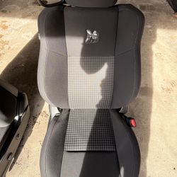 Dodge Challenger 392 scat pack front seat seats