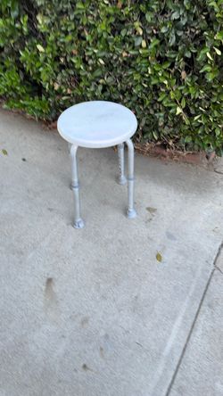 Bathtub chair, height adjustable