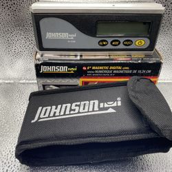 Johnson 40-6060 Digital Level In Case Electronic Angle Gauge Inclinometer READ HAS A BLACK SPOT ON SCREEN OTHER THAN THAT IT WORKS  