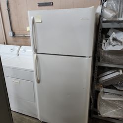 Frigidaire White Top Freezer Fridge 17cf 