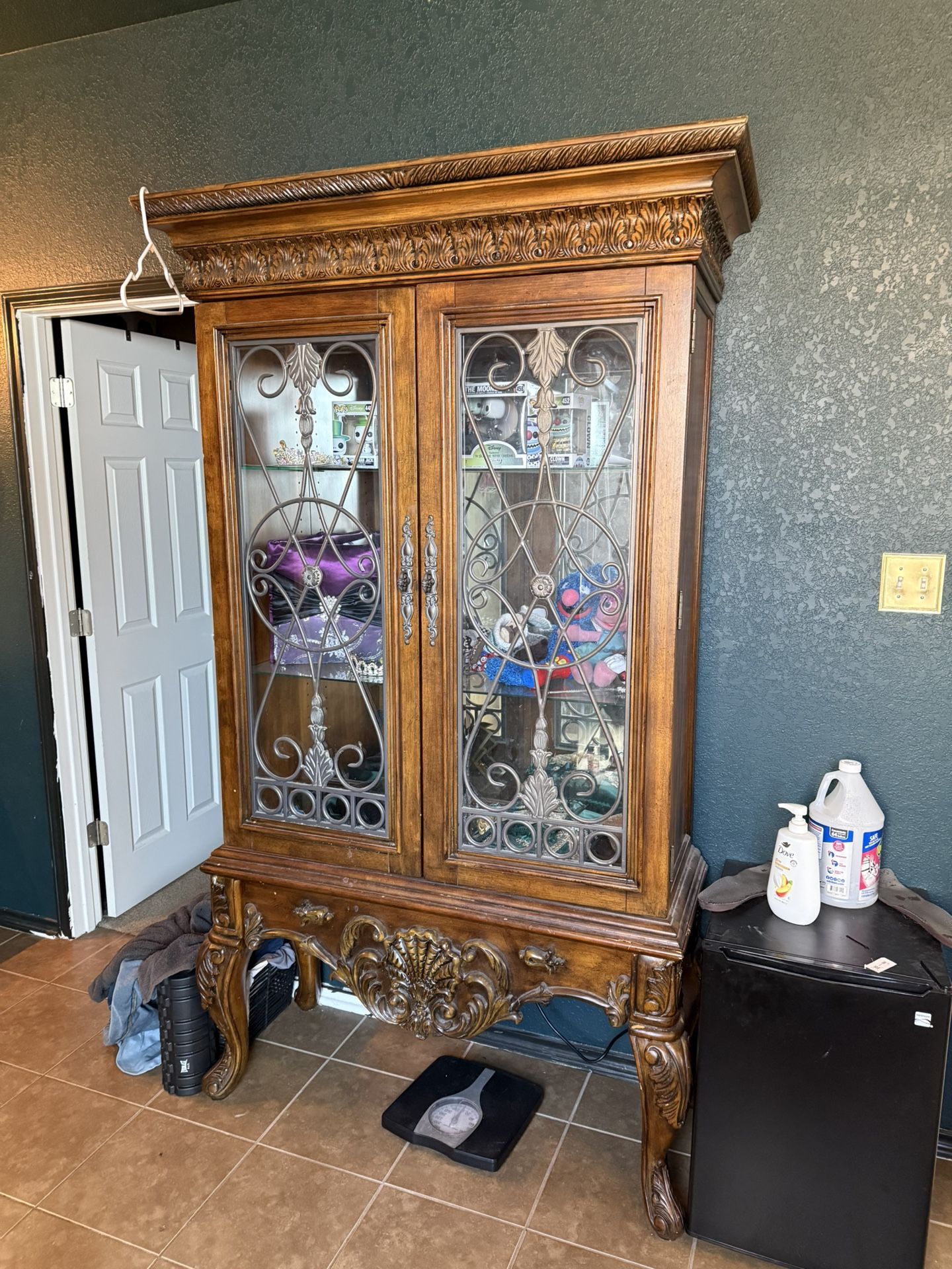 Ashley Furniture Curio Cabinet