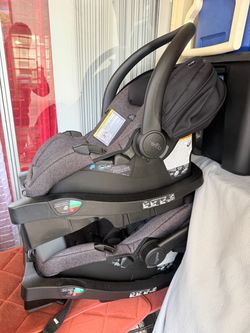 Evenflo Pivot Xpand stroller + extra car seat