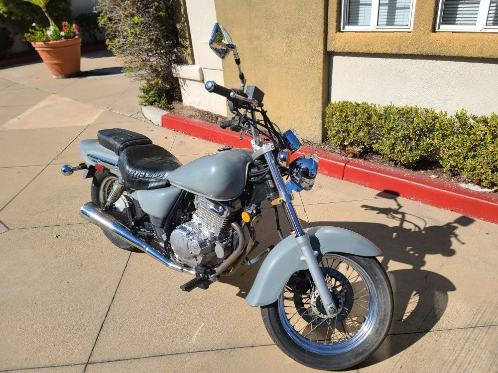 2000 Suzuki GZ250 
