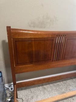 STICKLEY CHERRY WOOD QUEEN SIZE BED FRAME