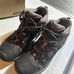 Girl Keen Boots Size 2