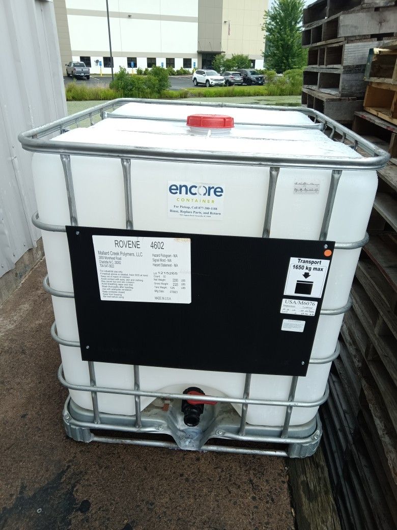 TOTE PLASTIC CONTAINER 275 GALLON'S