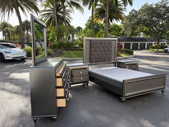 5-Piece Metallic Grey Queen Bedroom Set with Tufted Headboard