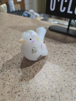 Fenton "Twinkle Bird" figurine from the "DewDrops" collection. 