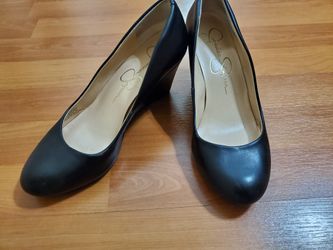 Jessica Simpson wedge (size 7.5)