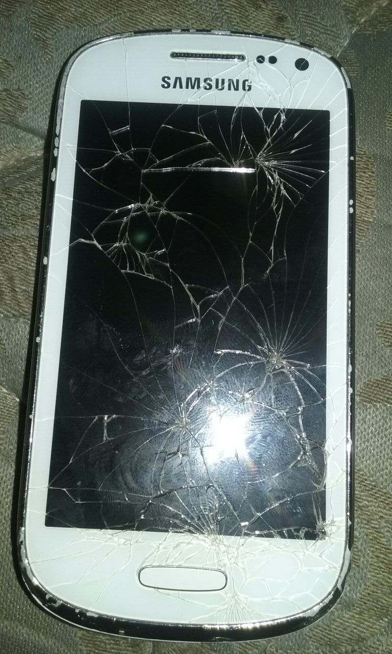 Lil Samsung phone broken but make me a offer