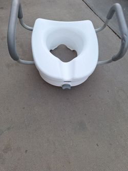 Portable potty chair