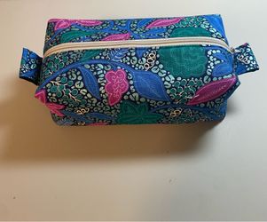 Zippered tote bag