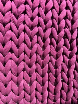 Bearaby Cotton Weighted Blanket in Burgandy