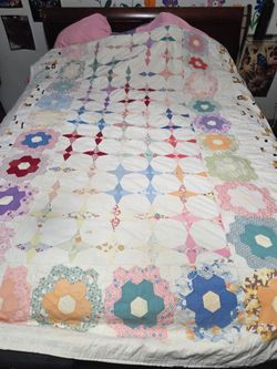 VINTAGE HAND-STITCHED DOUBLE SIDED QUILT