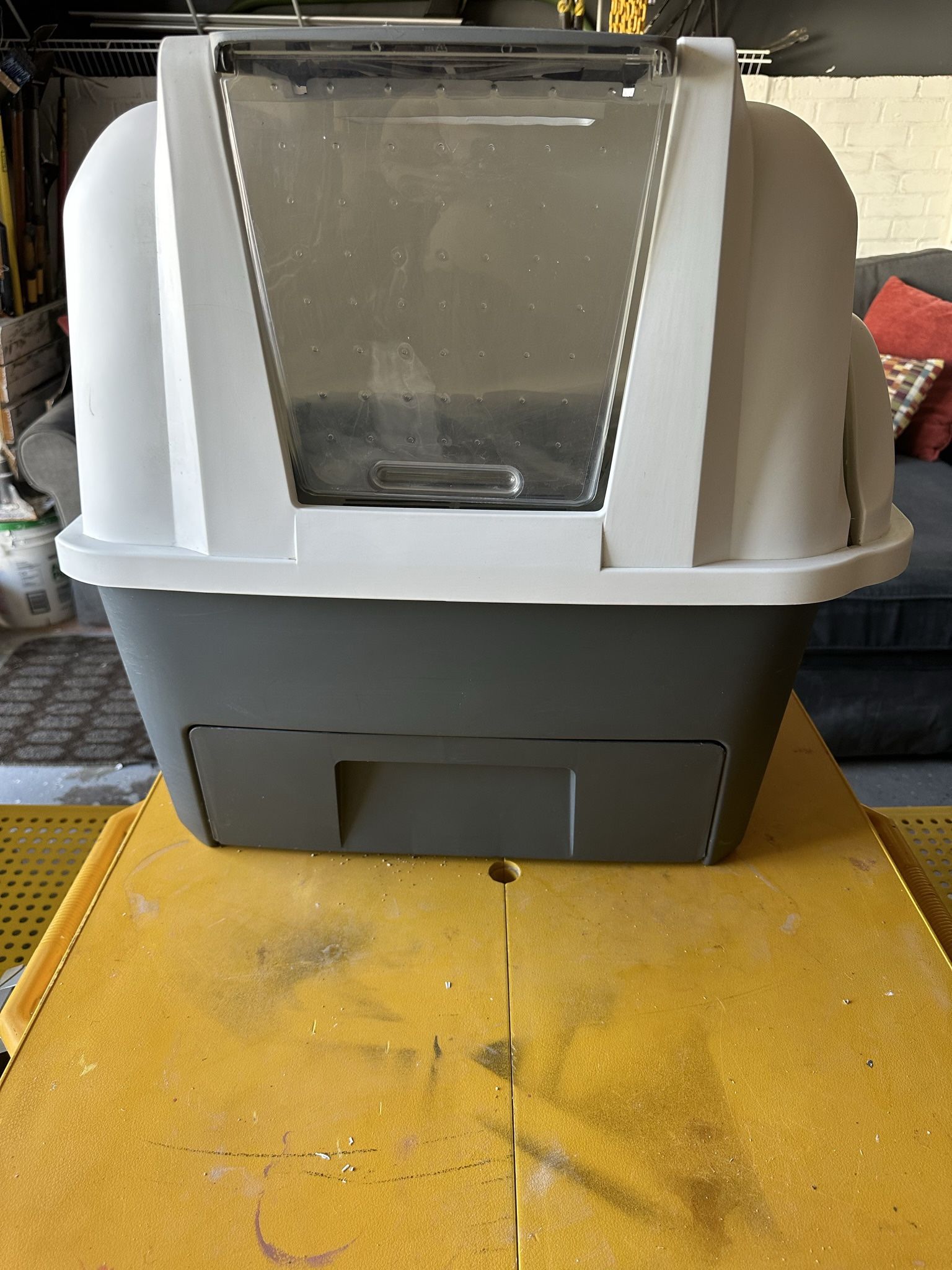 Noiseless Pull-and-Refresh process to refresh the cat litter pan and collect waste . Made of BPA-free materialsSuitable for all clumping litter Litter
