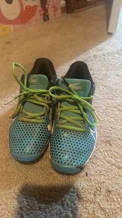 Softball shoes