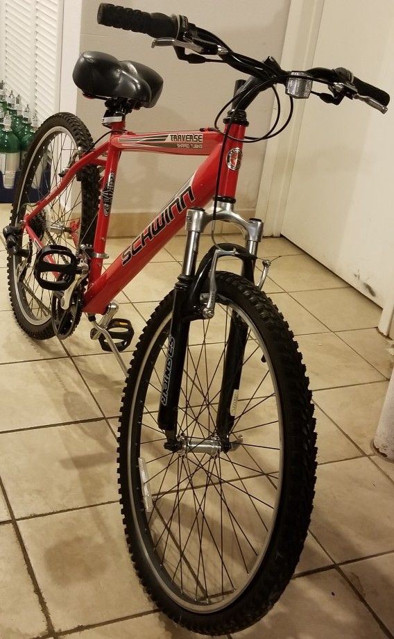 schwinn sr suntour mountain bike