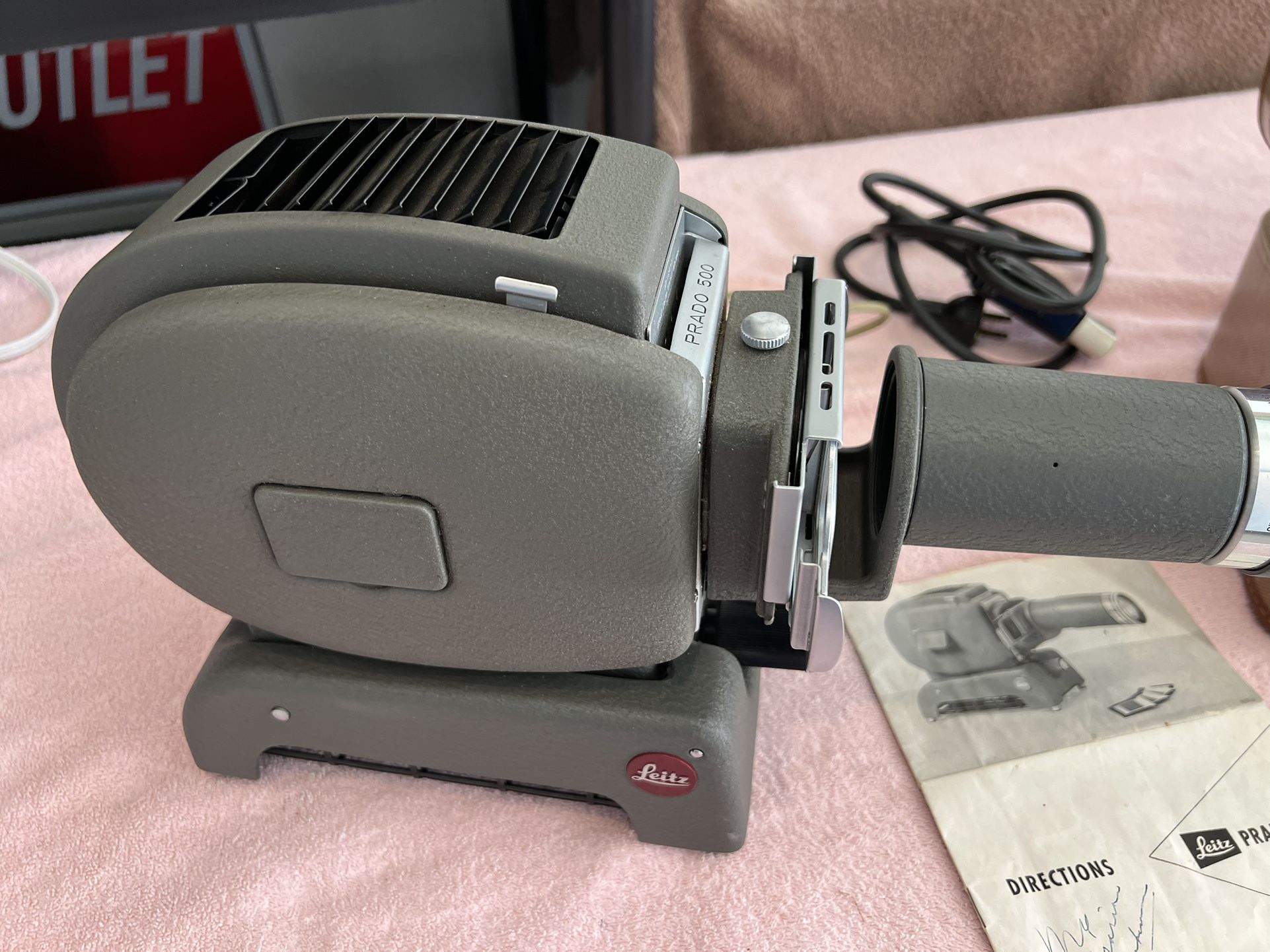 Leitz Prado 500 Slide Projector