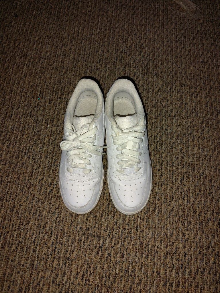 Boys Air Force 1's Size 6.5
