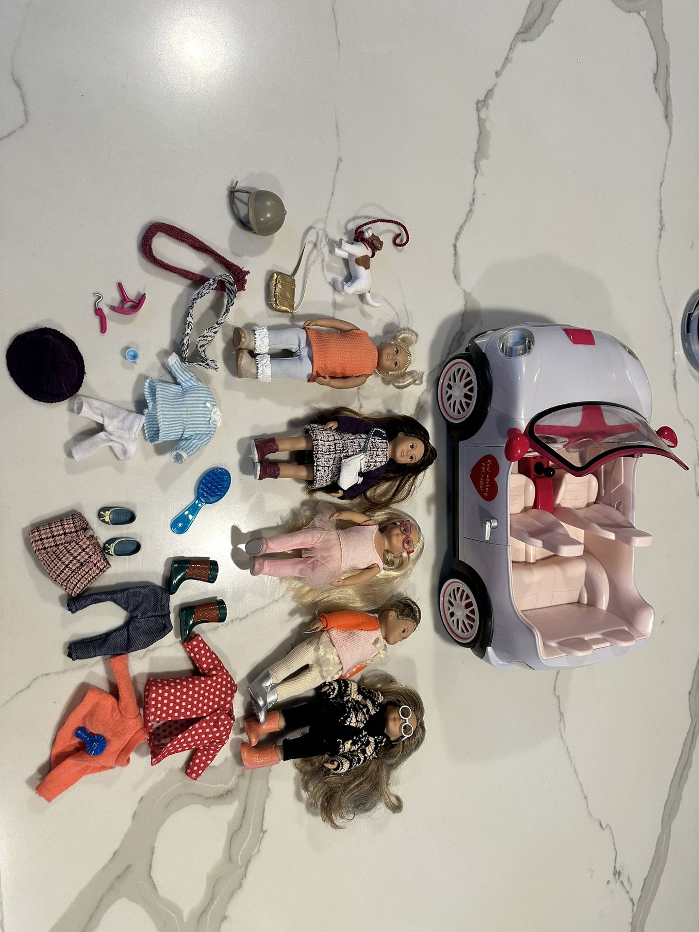 Lori Doll Set: 5 Dolls, Car With Working Radio And Accessories