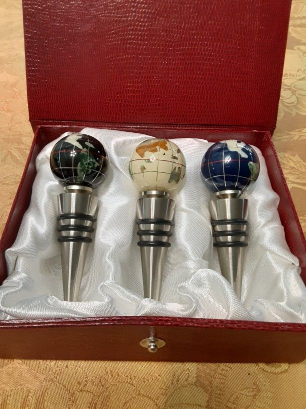 ORIENTAL DECOR GEMSTONE WINE BOTTLE STOPPER SET