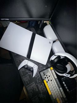 Ps5 pro 2 tb 2 head sets 3 controllers